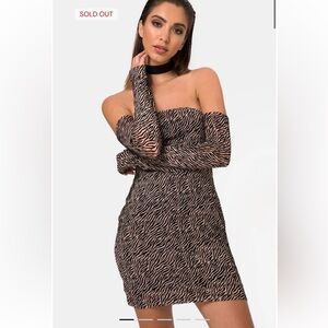 UO | Motel - Geneva Tiger Print Bodycon Off the Shoulder Velvet Party Mini Dress